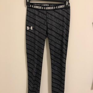 Under Armour girls size 14 athlete leggings euc